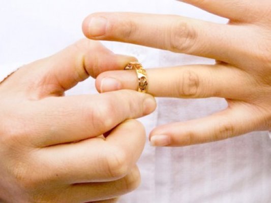 Divorţul la primărie nu mai este gratuit